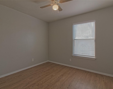 2211 Creekside Ln - Photo Thumbnail 22