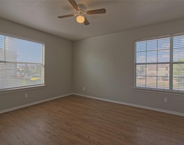 2211 Creekside Ln - Photo Thumbnail 19