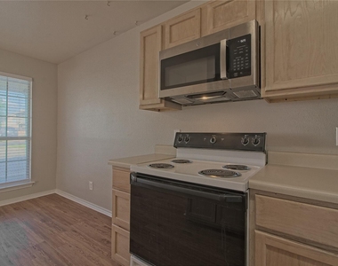 2211 Creekside Ln - Photo Thumbnail 16