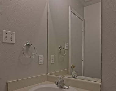 2211 Creekside Ln - Photo Thumbnail 18