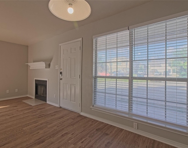 2211 Creekside Ln - Photo Thumbnail 12