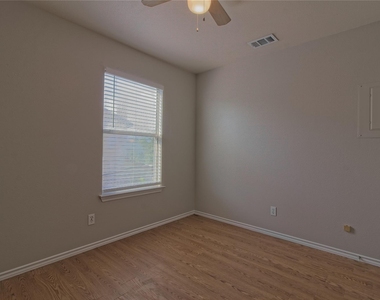 2211 Creekside Ln - Photo Thumbnail 23