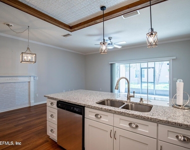 721 Crystal Way - Photo Thumbnail 14