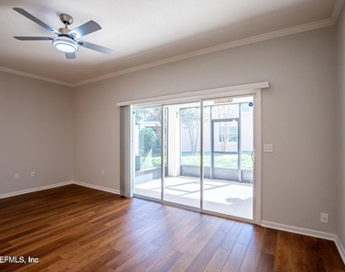 721 Crystal Way - Photo Thumbnail 9