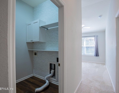 721 Crystal Way - Photo Thumbnail 27