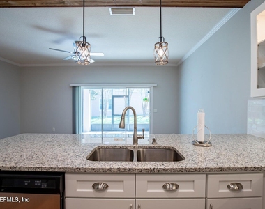 721 Crystal Way - Photo Thumbnail 13