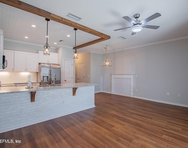 721 Crystal Way - Photo Thumbnail 8