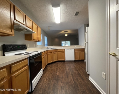 9374 Daniels Mill Drive - Photo Thumbnail 6
