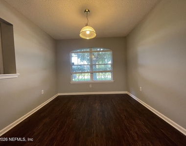 9374 Daniels Mill Drive - Photo Thumbnail 7