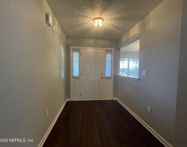 9374 Daniels Mill Drive - Photo Thumbnail 3