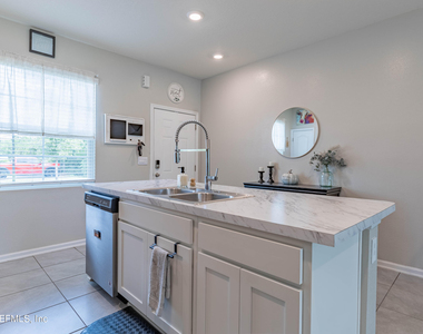 575 Oakleaf Plantation Parkway - Photo Thumbnail 4