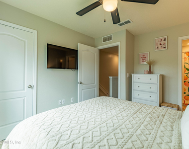 575 Oakleaf Plantation Parkway - Photo Thumbnail 14
