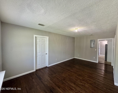 3508 Myra Street - Photo Thumbnail 3