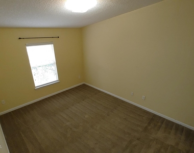 7058 Snowy Canyon Drive - Photo Thumbnail 10