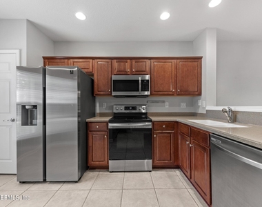 8159 Summerside Circle - Photo Thumbnail 5