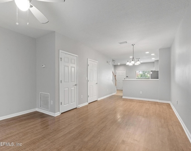 8159 Summerside Circle - Photo Thumbnail 13