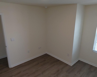 525 Big Tree Way - Photo Thumbnail 11