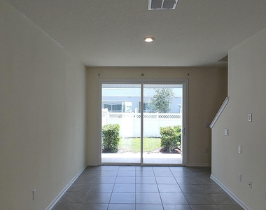 525 Big Tree Way - Photo Thumbnail 3