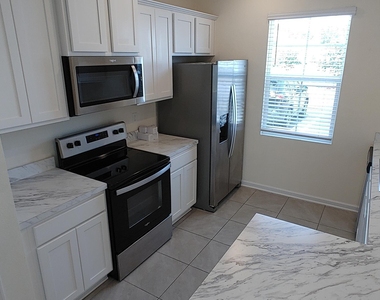525 Big Tree Way - Photo Thumbnail 9