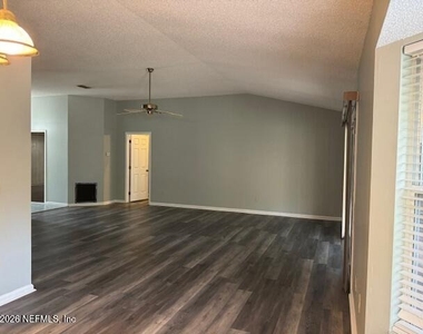 8166 Rocky Creek Drive - Photo Thumbnail 3