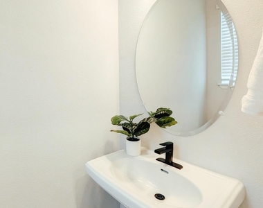 160 Barstow Place - Photo Thumbnail 8