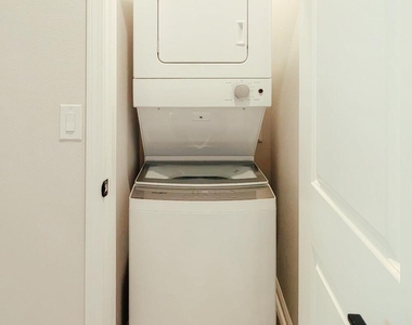160 Barstow Place - Photo Thumbnail 15