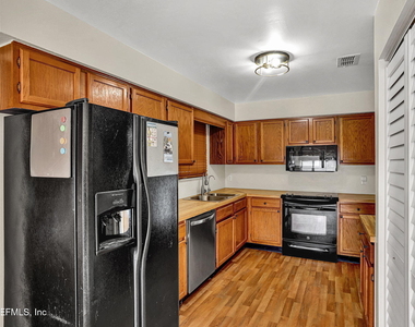 7869 Jeff Drive - Photo Thumbnail 9