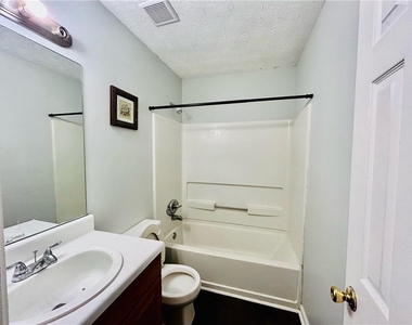 4058 Heritage Valley Court - Photo Thumbnail 8