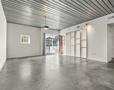 620 Glen Iris Drive Ne - Photo Thumbnail 11