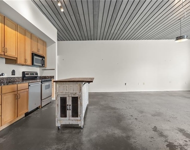 620 Glen Iris Drive Ne - Photo Thumbnail 16
