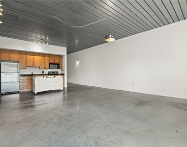 620 Glen Iris Drive Ne - Photo Thumbnail 13