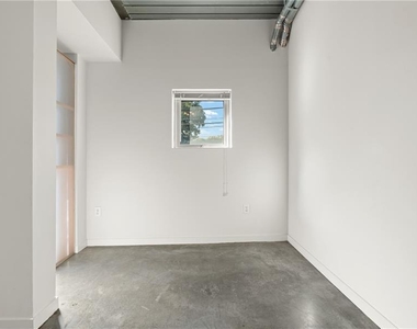 620 Glen Iris Drive Ne - Photo Thumbnail 28