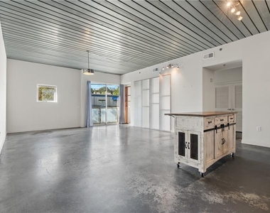 620 Glen Iris Drive Ne - Photo Thumbnail 15