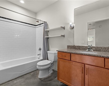 620 Glen Iris Drive Ne - Photo Thumbnail 7