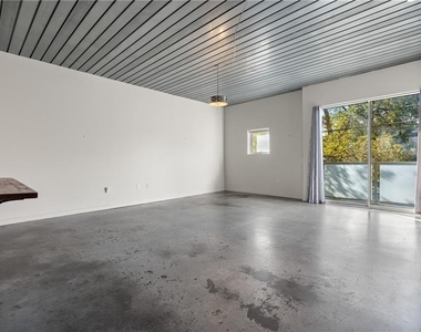 620 Glen Iris Drive Ne - Photo Thumbnail 17