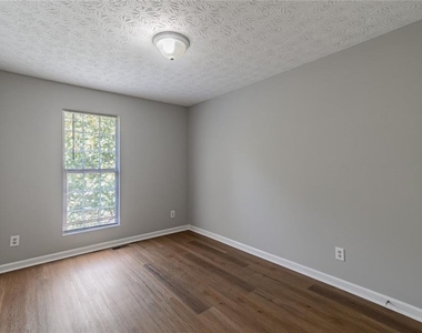 5550 Strathmoor Manor Circle - Photo Thumbnail 19