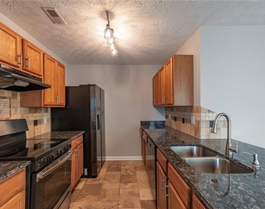 5550 Strathmoor Manor Circle - Photo Thumbnail 9