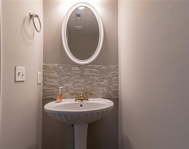 5550 Strathmoor Manor Circle - Photo Thumbnail 5
