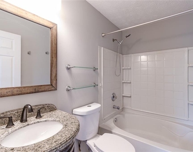 5550 Strathmoor Manor Circle - Photo Thumbnail 15