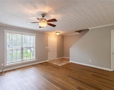 5550 Strathmoor Manor Circle - Photo Thumbnail 2