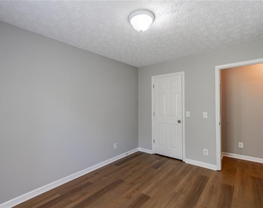 5550 Strathmoor Manor Circle - Photo Thumbnail 20