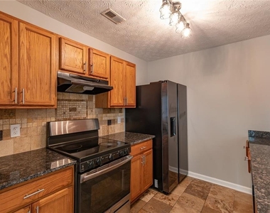 5550 Strathmoor Manor Circle - Photo Thumbnail 10