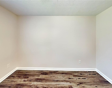 34 Belmont Park Drive - Photo Thumbnail 13
