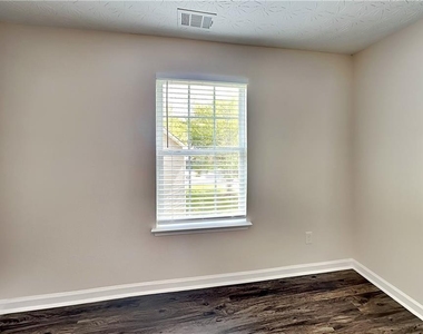 34 Belmont Park Drive - Photo Thumbnail 12