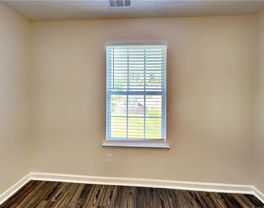 34 Belmont Park Drive - Photo Thumbnail 14