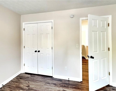 34 Belmont Park Drive - Photo Thumbnail 11