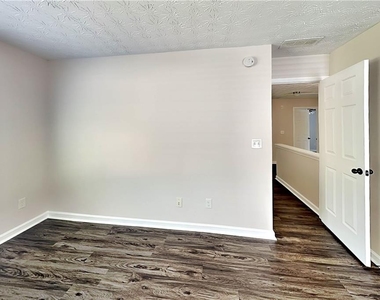 34 Belmont Park Drive - Photo Thumbnail 7