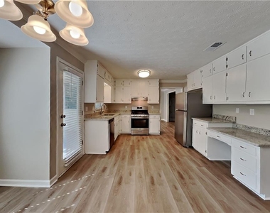 5054 Arbor Lane Sw - Photo Thumbnail 3