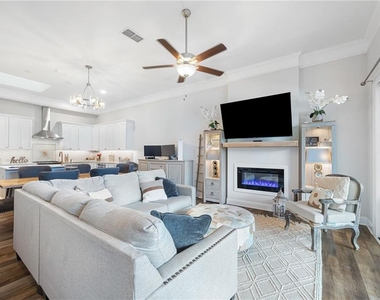 211 Prairie Lane - Photo Thumbnail 3