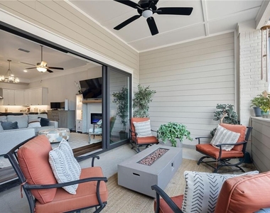211 Prairie Lane - Photo Thumbnail 8